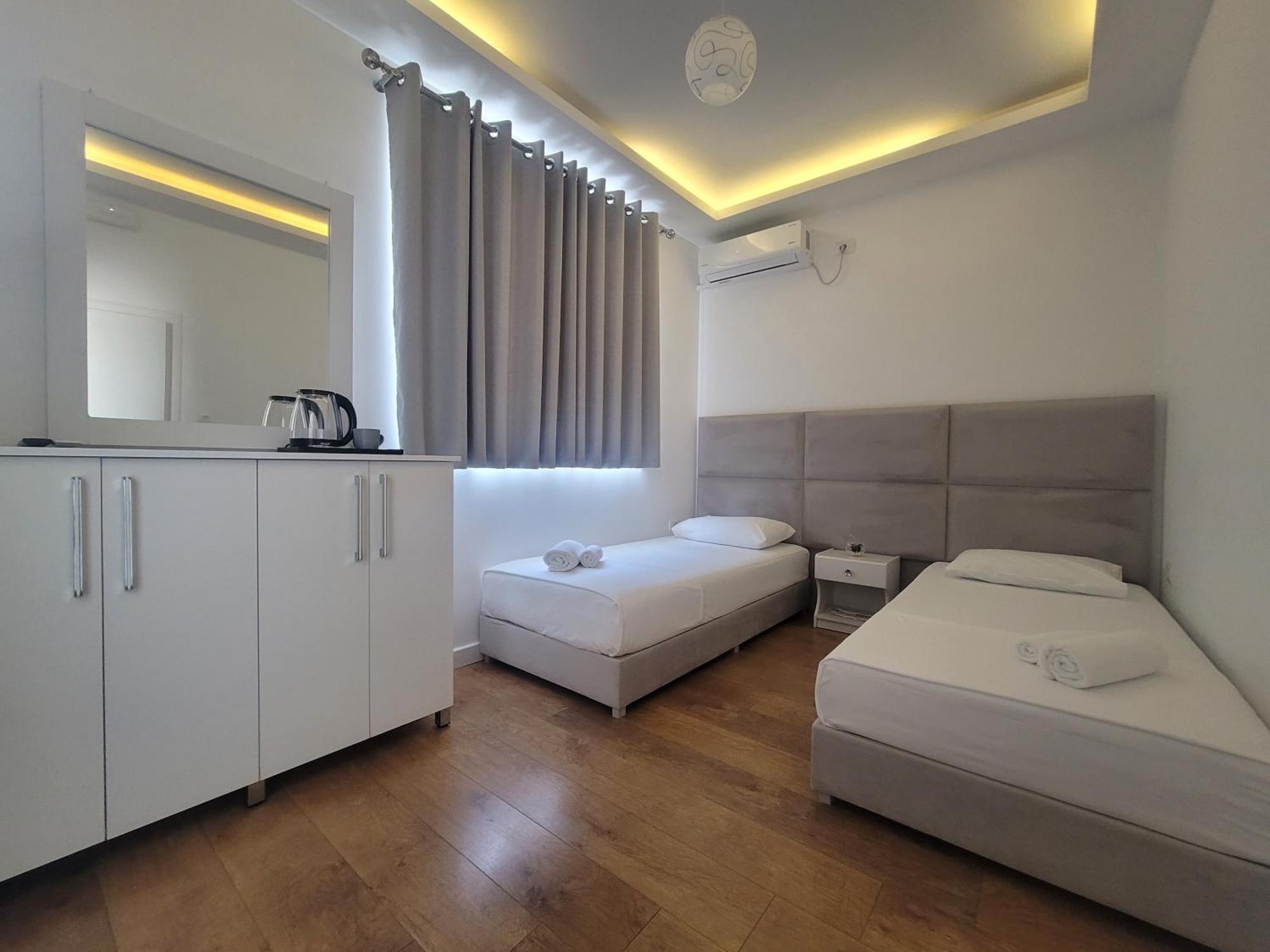 Hotel Myrtai - City Center Saranda Kültér fotó