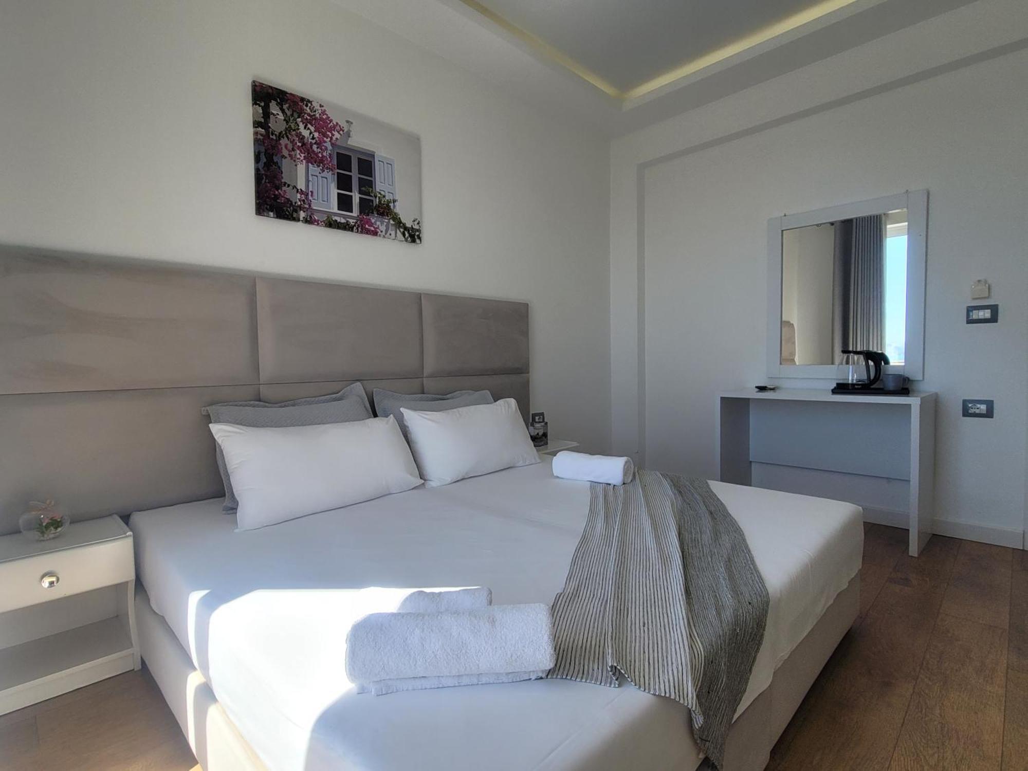 Hotel Myrtai - City Center Saranda Kültér fotó