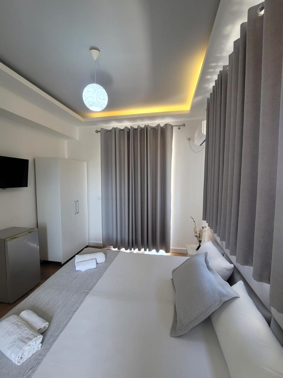 Hotel Myrtai - City Center Saranda Kültér fotó