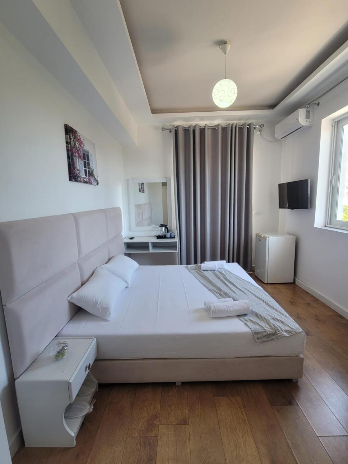 Hotel Myrtai - City Center Saranda Kültér fotó