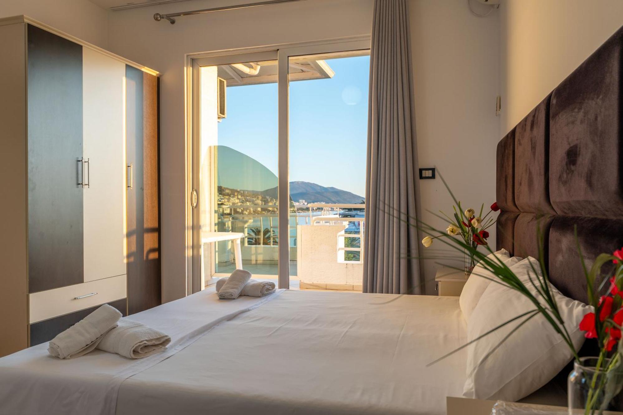 Hotel Myrtai - City Center Saranda Kültér fotó