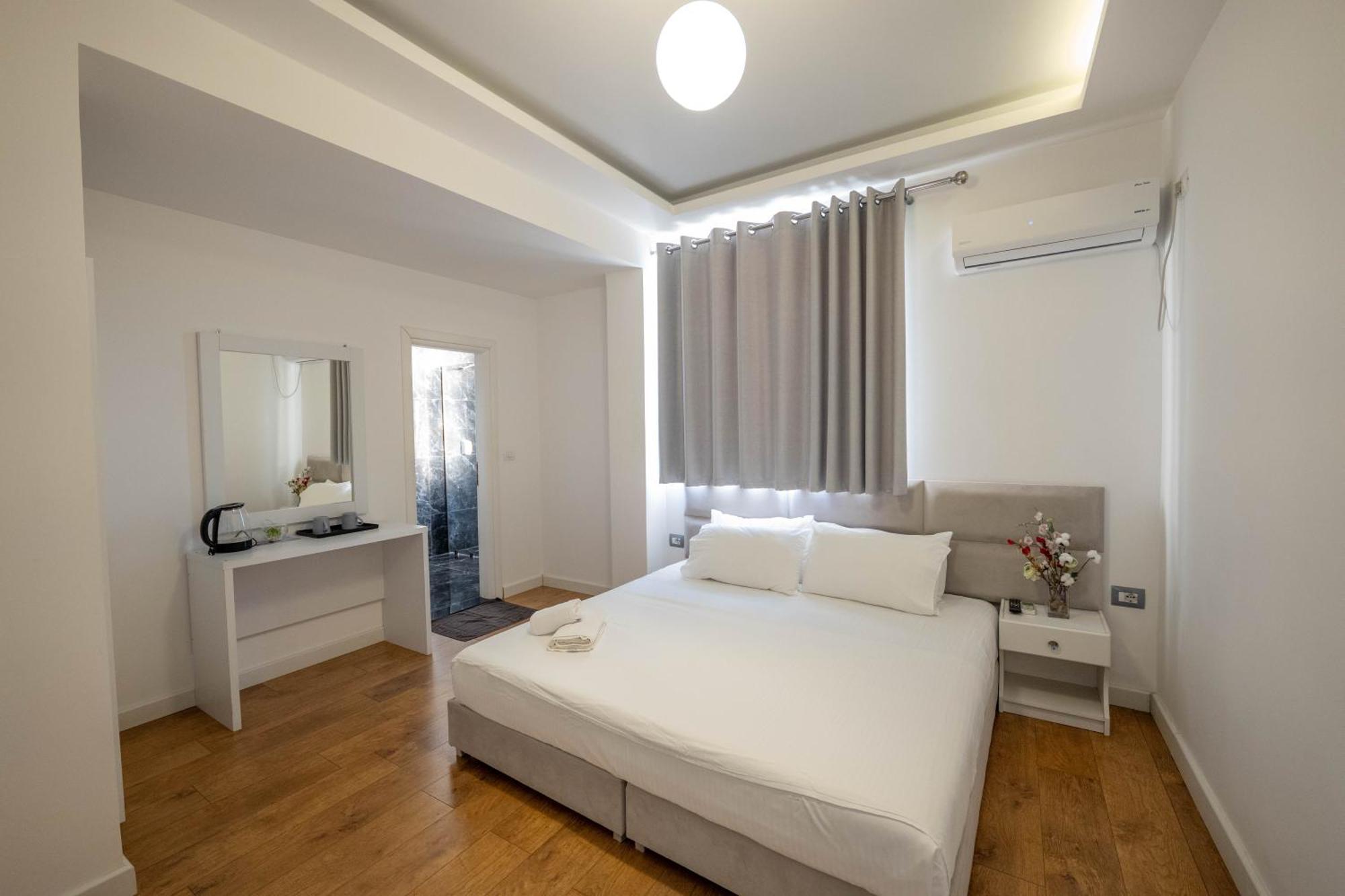 Hotel Myrtai - City Center Saranda Kültér fotó