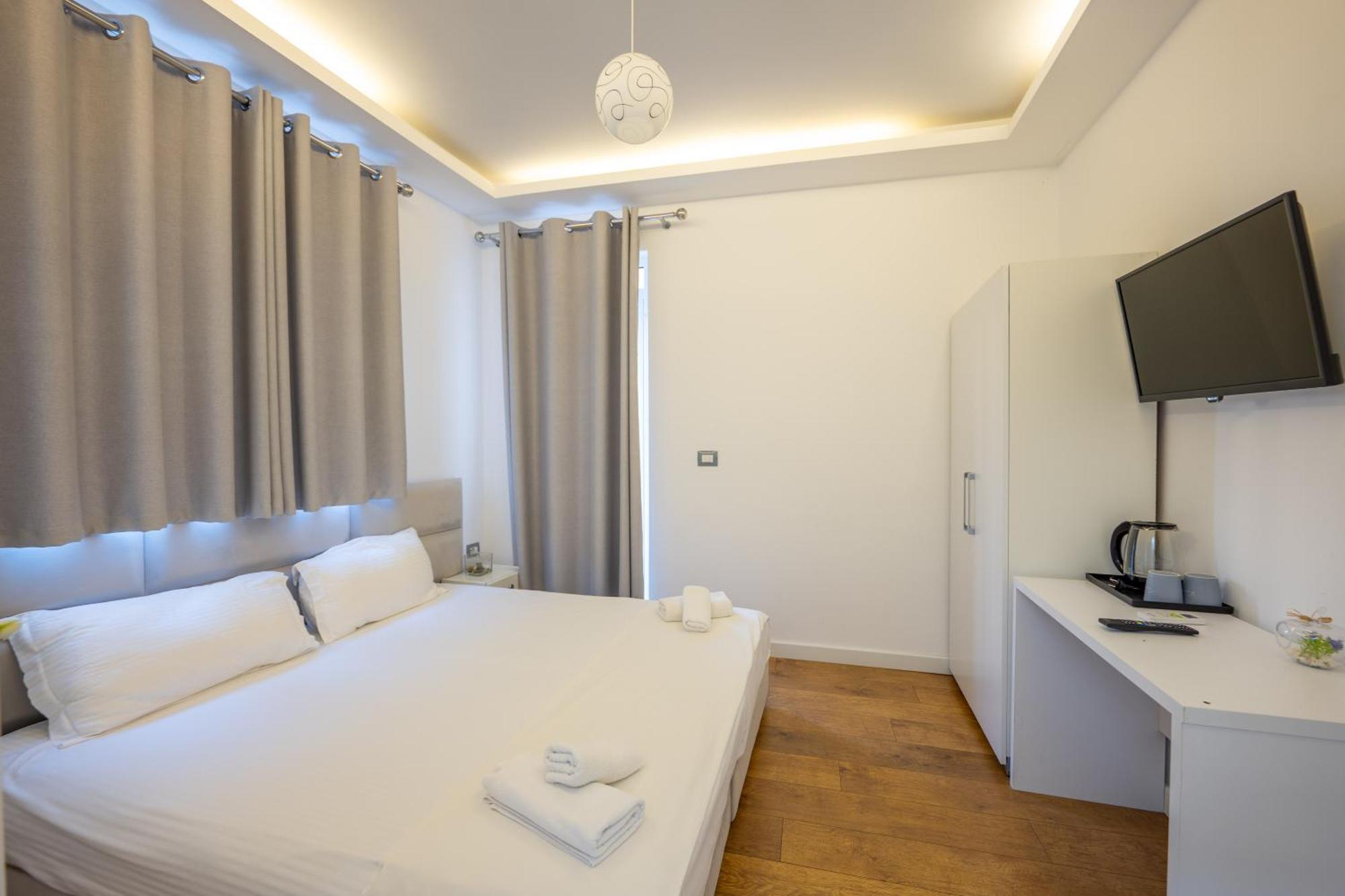 Hotel Myrtai - City Center Saranda Kültér fotó