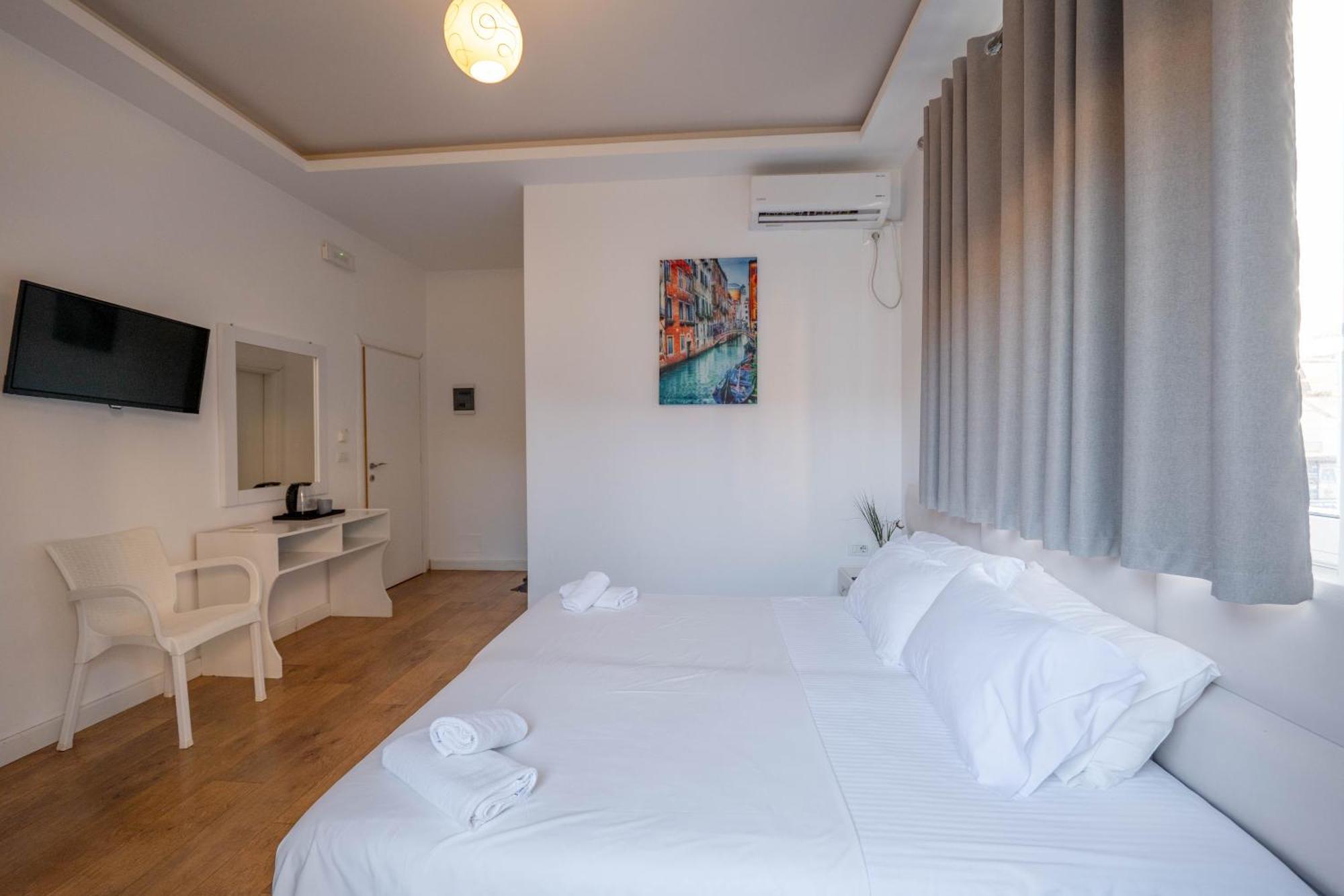 Hotel Myrtai - City Center Saranda Kültér fotó