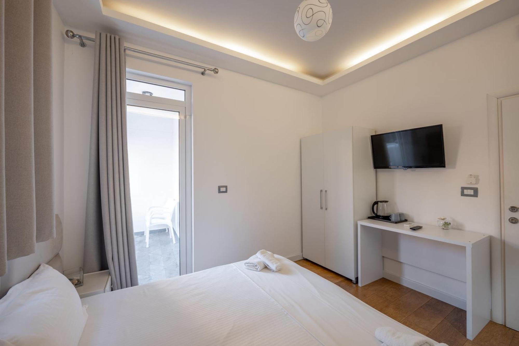 Hotel Myrtai - City Center Saranda Kültér fotó