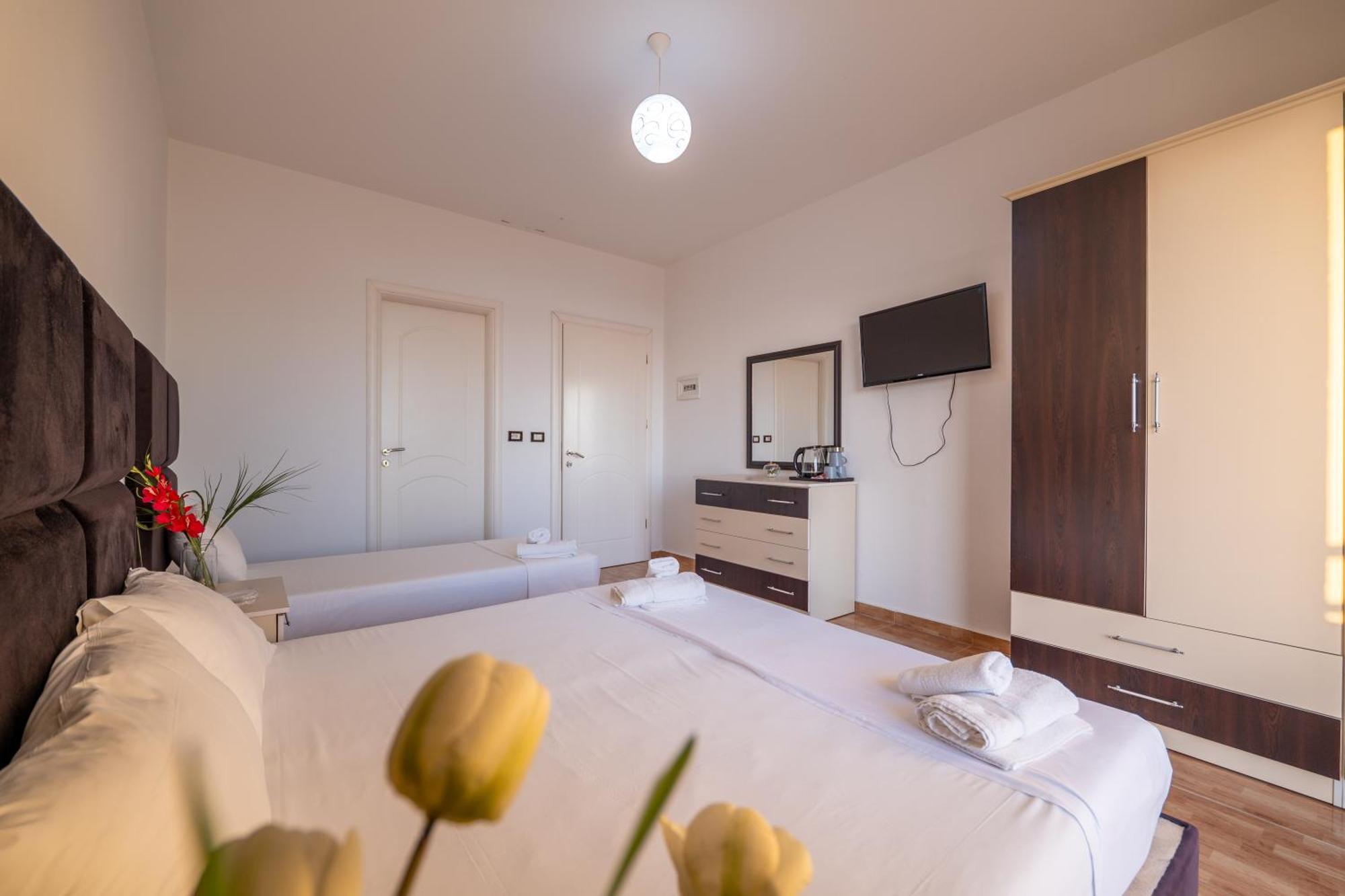 Hotel Myrtai - City Center Saranda Kültér fotó