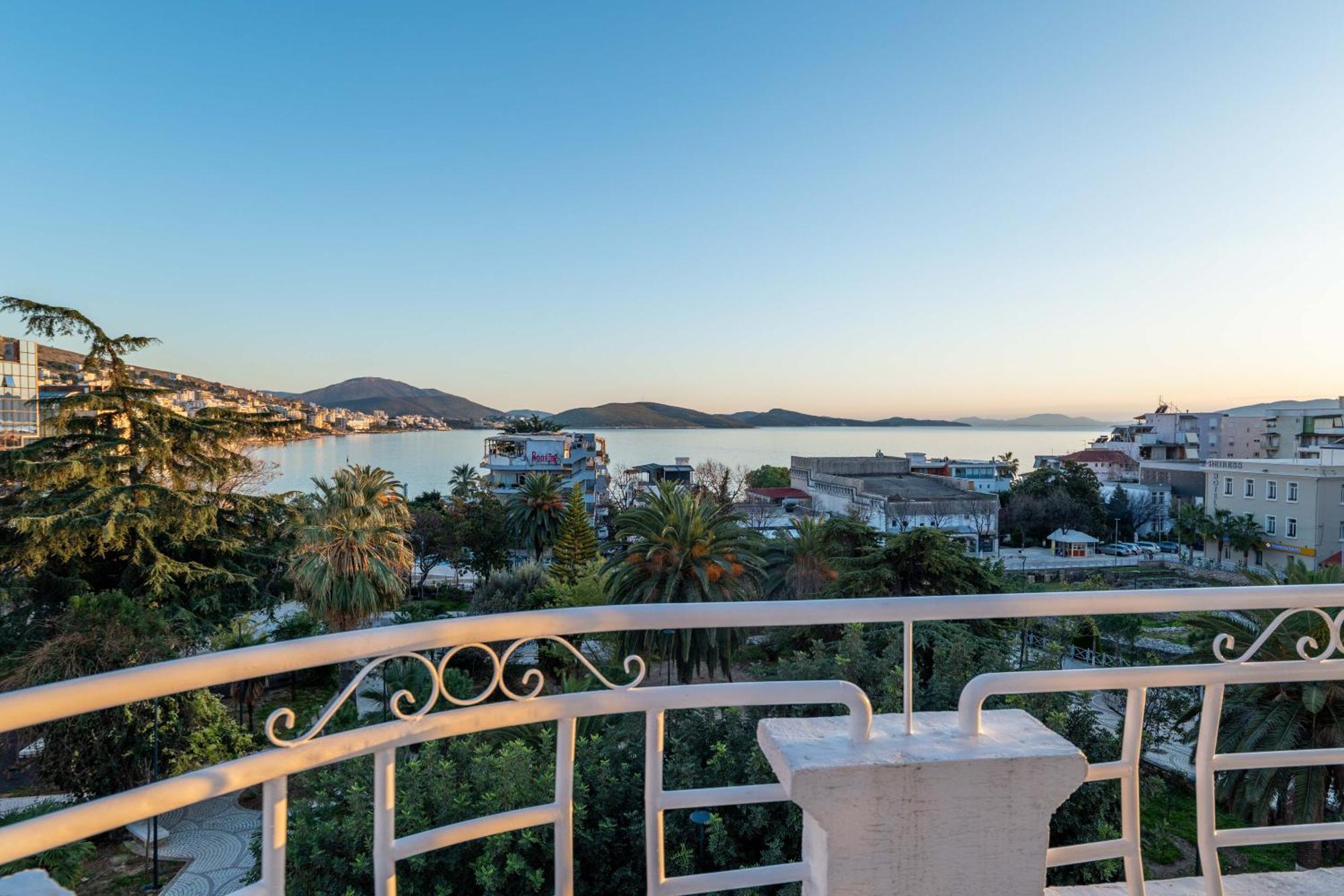 Hotel Myrtai - City Center Saranda Kültér fotó