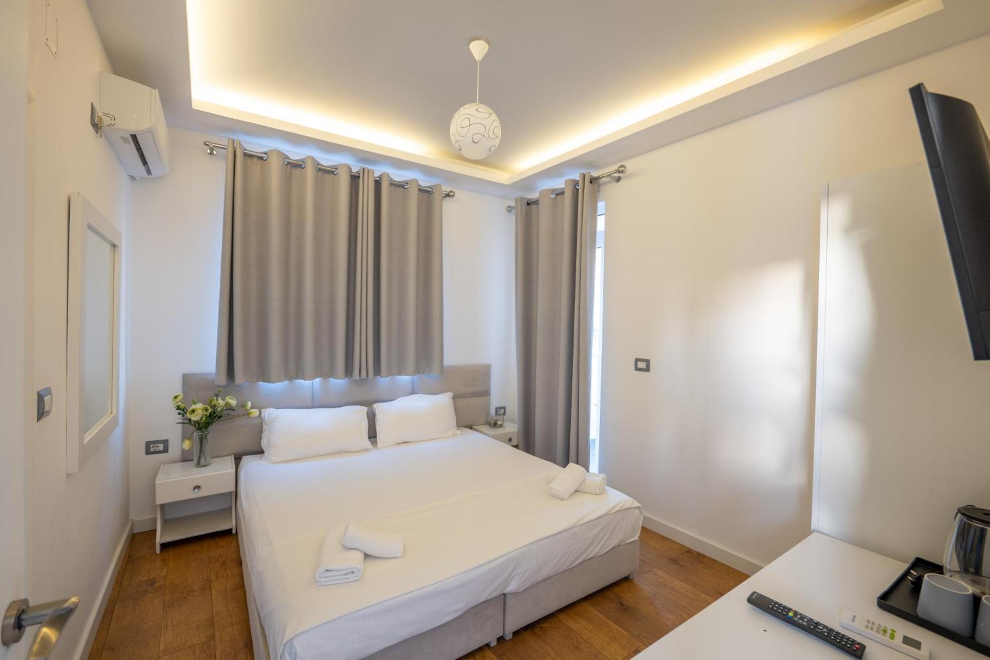 Hotel Myrtai - City Center Saranda Kültér fotó