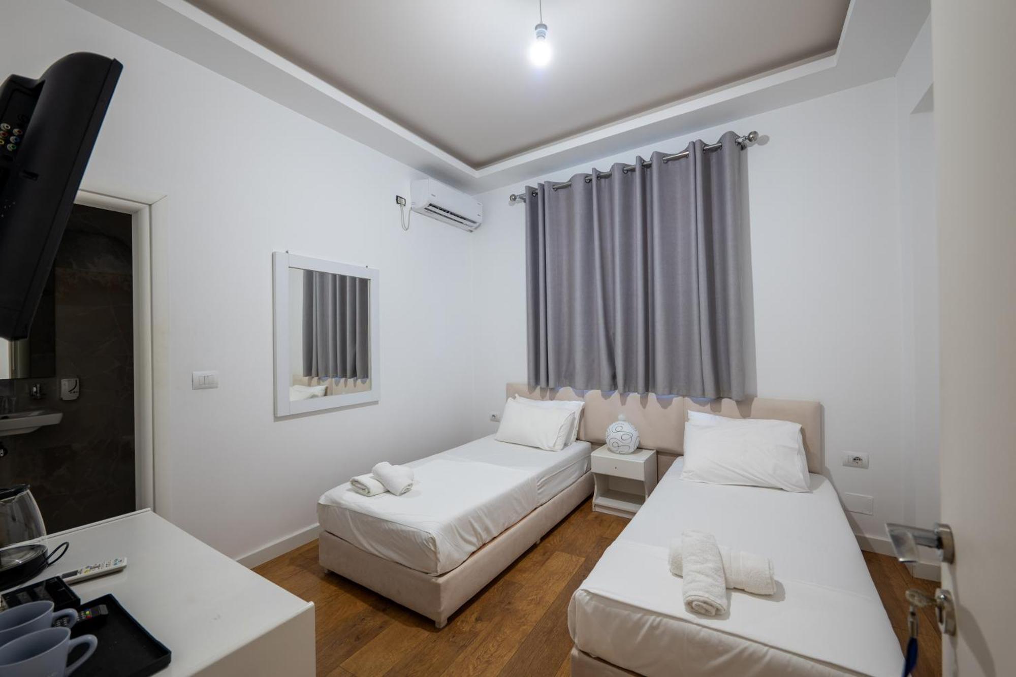 Hotel Myrtai - City Center Saranda Kültér fotó