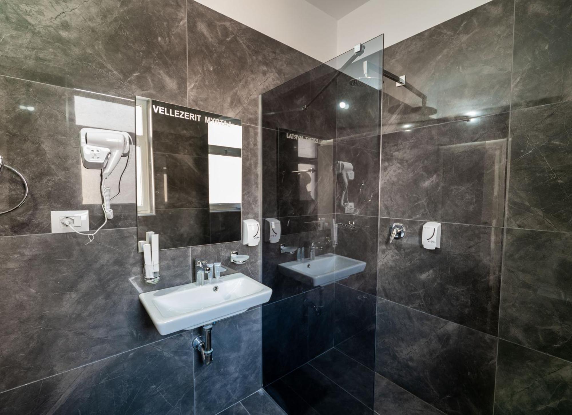 Hotel Myrtai - City Center Saranda Kültér fotó