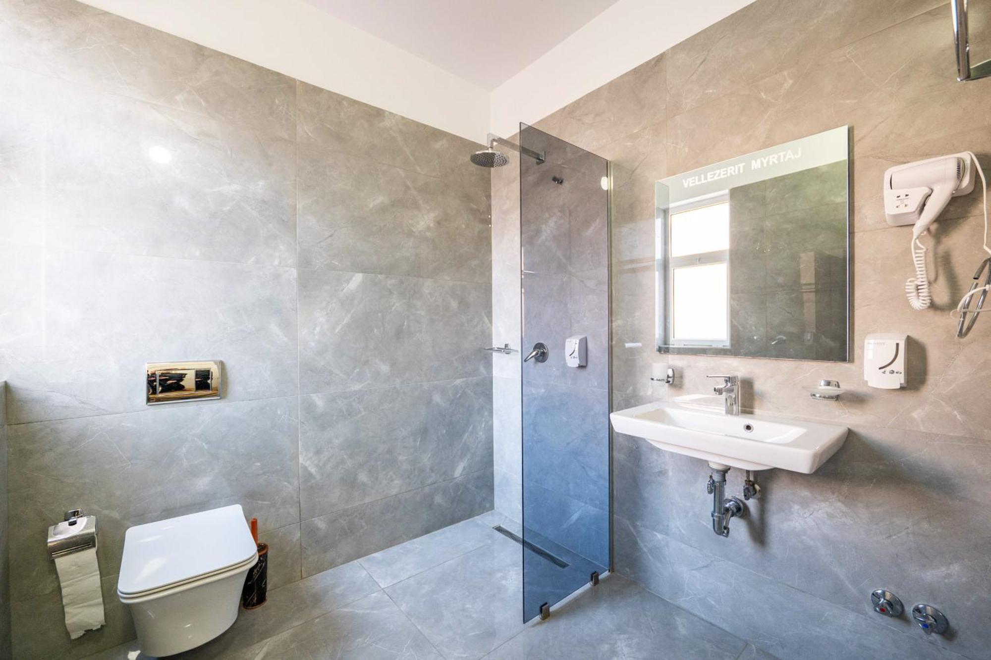 Hotel Myrtai - City Center Saranda Kültér fotó